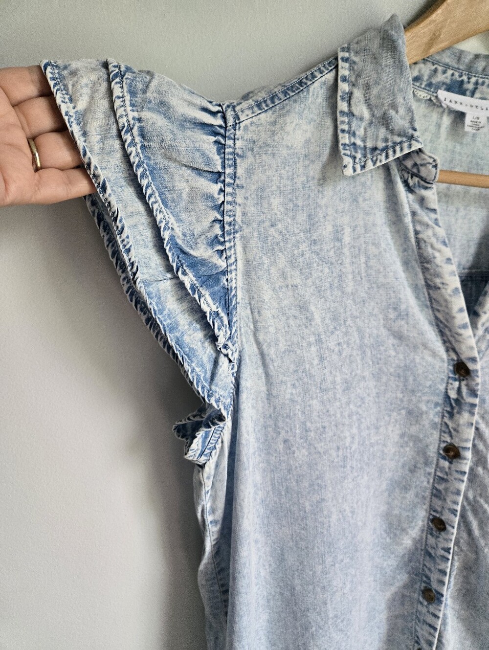 JANE + DELANCEY Light Blue Denim-Effect Ruffle Sleeve Lyocell Button Front Top - Picture 3 of 9